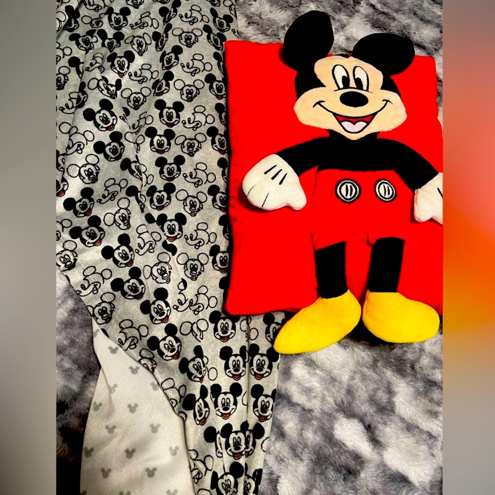 Mickey Mouse Set Pillow and and blanket for a toddler